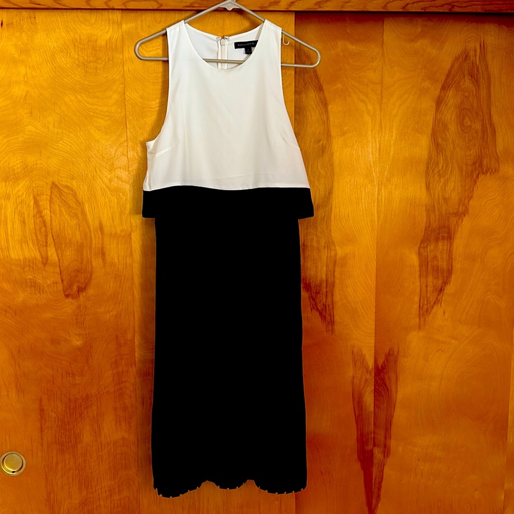Black and white pleated polyester Banana Republic dress, size 6